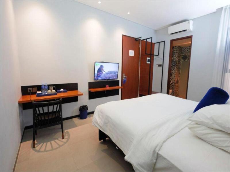 Hotel Youstay Semarang image