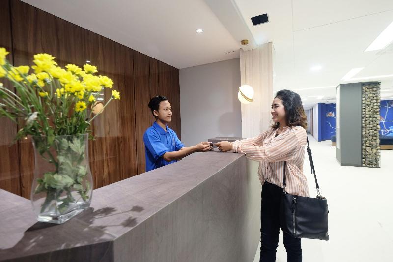 Hotel Youstay Semarang image