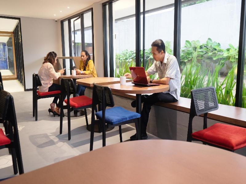 Hotel Youstay Semarang image
