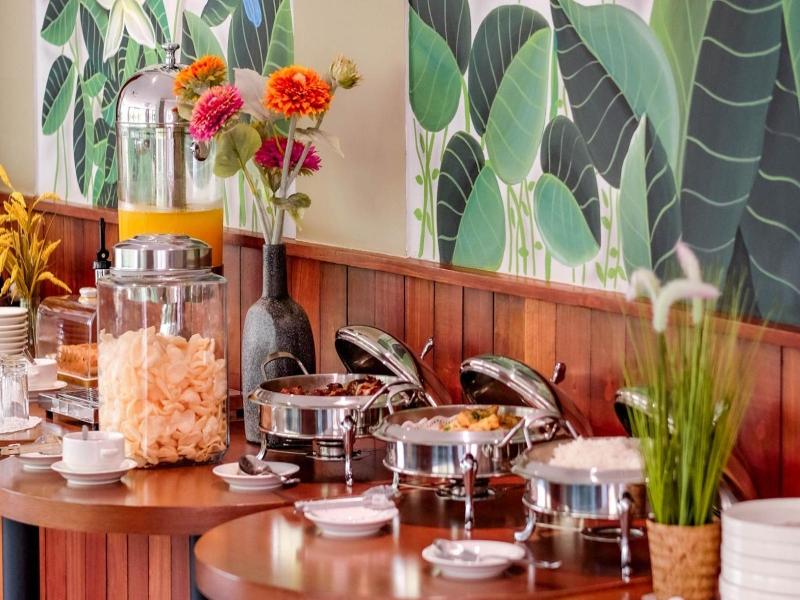 Hotel Youstay Semarang image