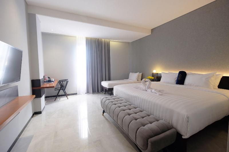 Hotel Youstay Semarang image