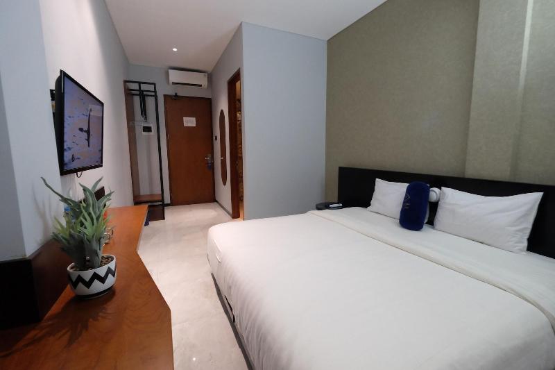 Hotel Youstay Semarang image