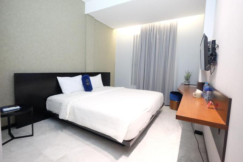 Hotel Youstay Semarang image