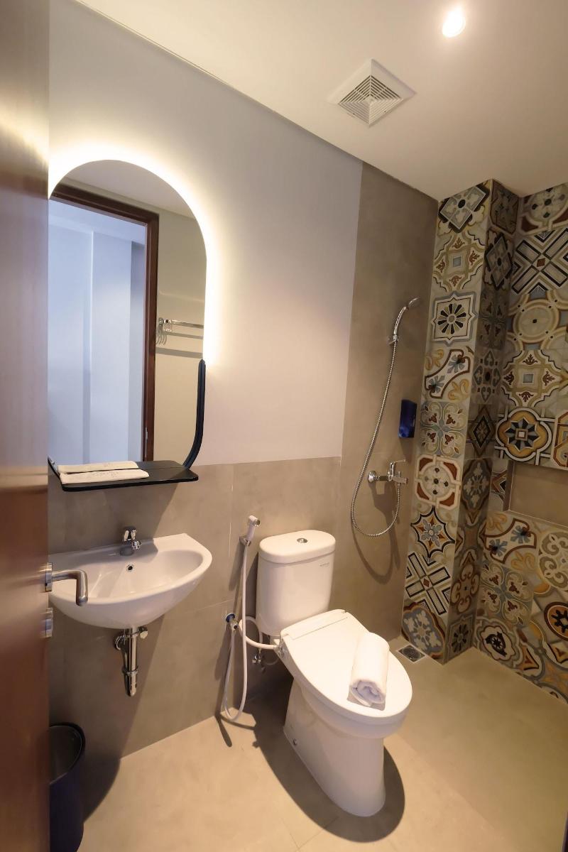 Hotel Youstay Semarang image