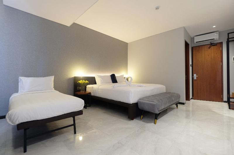 Hotel Youstay Semarang image