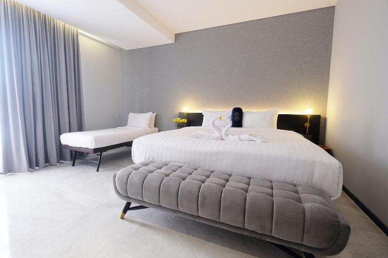 Hotel Youstay Semarang image