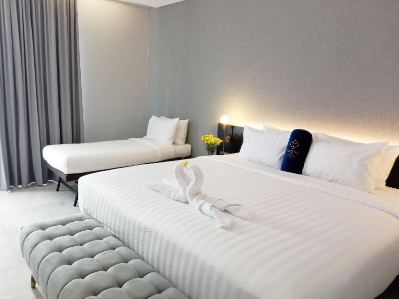 Hotel Youstay Semarang image