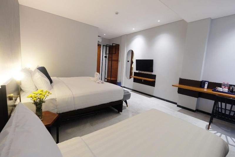 Hotel Youstay Semarang image
