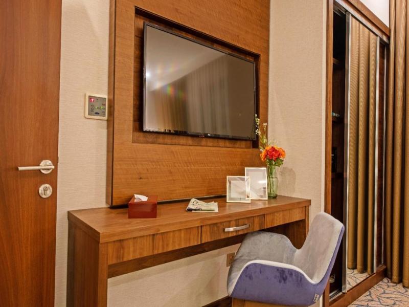 Emerald Hotel image