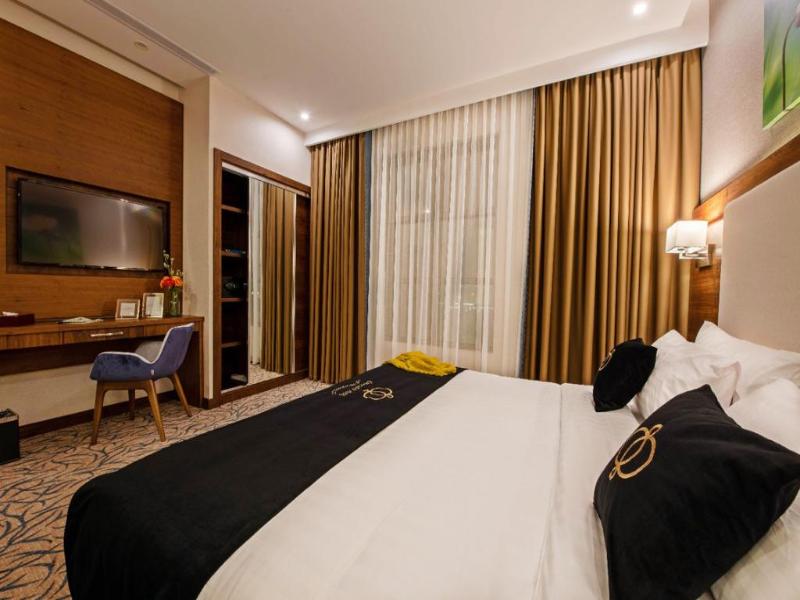 Emerald Hotel image