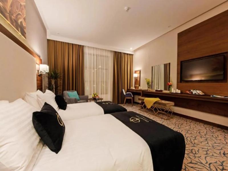Emerald Hotel image