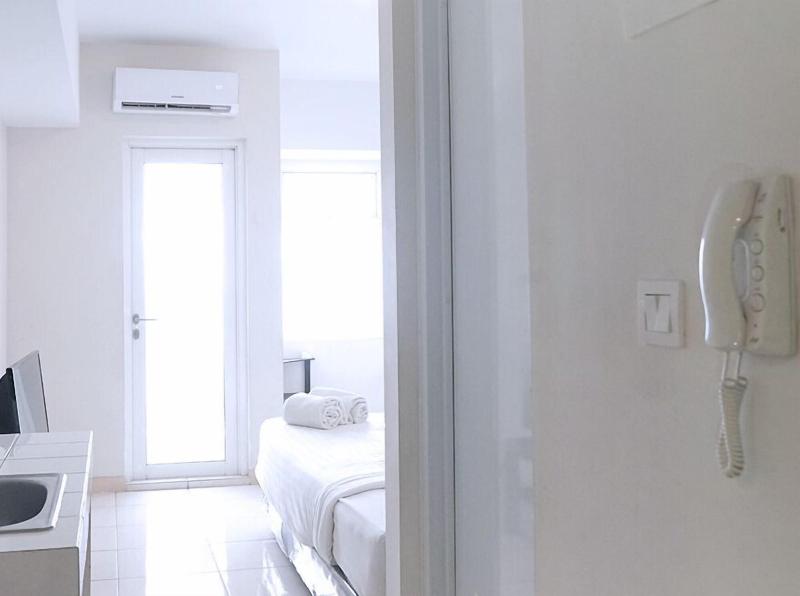 Springlake Apartment Summarecon by Veeroom by ZUZU image