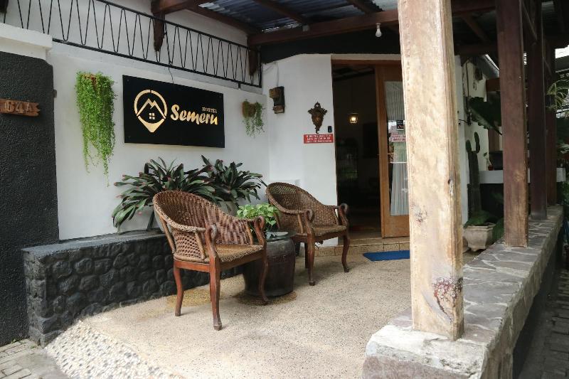 Semeru Hostel Malang - Adults Only image