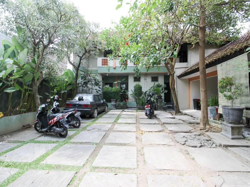 Formerly Reddoorz Near Solo Balapan Station 2