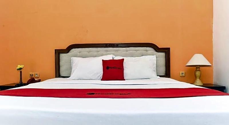 Formerly Reddoorz Plus @ Tirta Kencana Hotel image