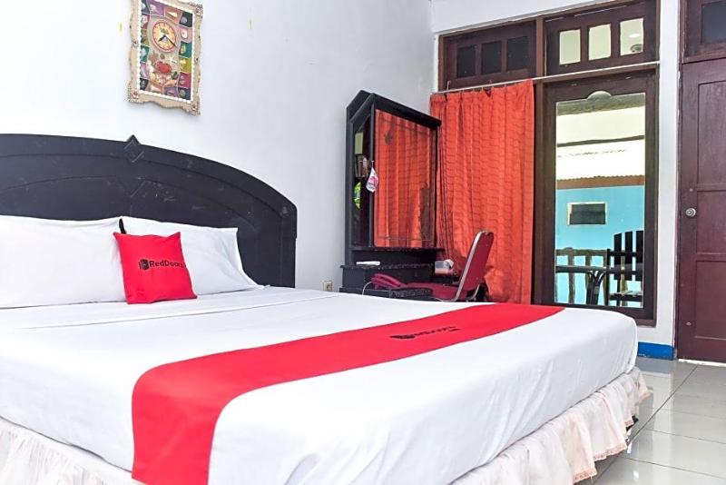 Formerly Reddoorz Plus @ Tirta Kencana Hotel image
