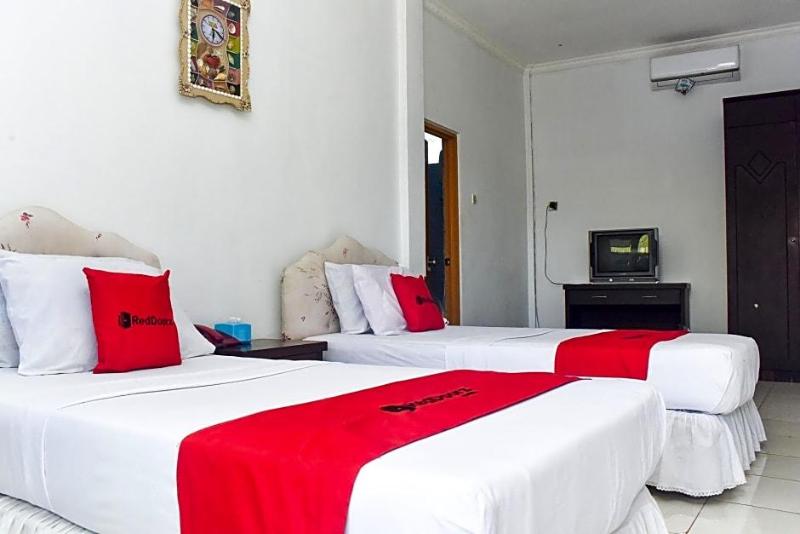 Formerly Reddoorz Plus @ Tirta Kencana Hotel image