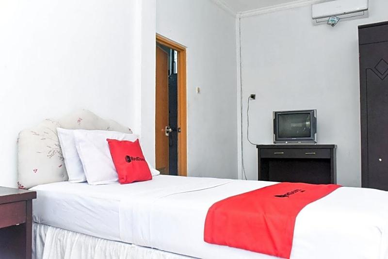 Formerly Reddoorz Plus @ Tirta Kencana Hotel image
