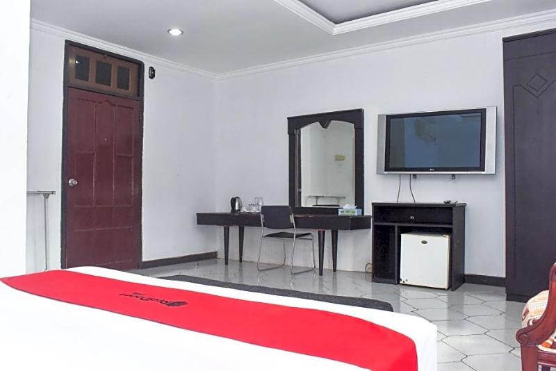 Formerly Reddoorz Plus @ Tirta Kencana Hotel image