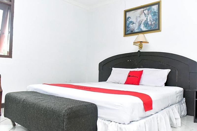 Formerly Reddoorz Plus @ Tirta Kencana Hotel image