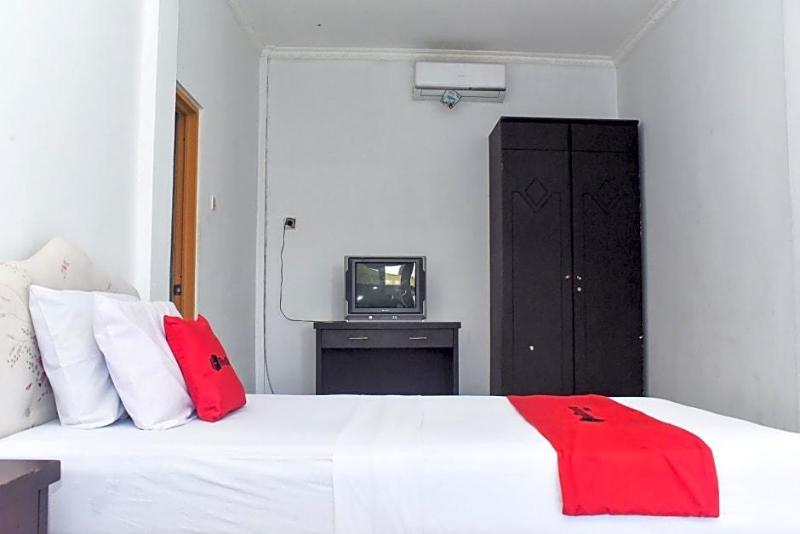 Formerly Reddoorz Plus @ Tirta Kencana Hotel image