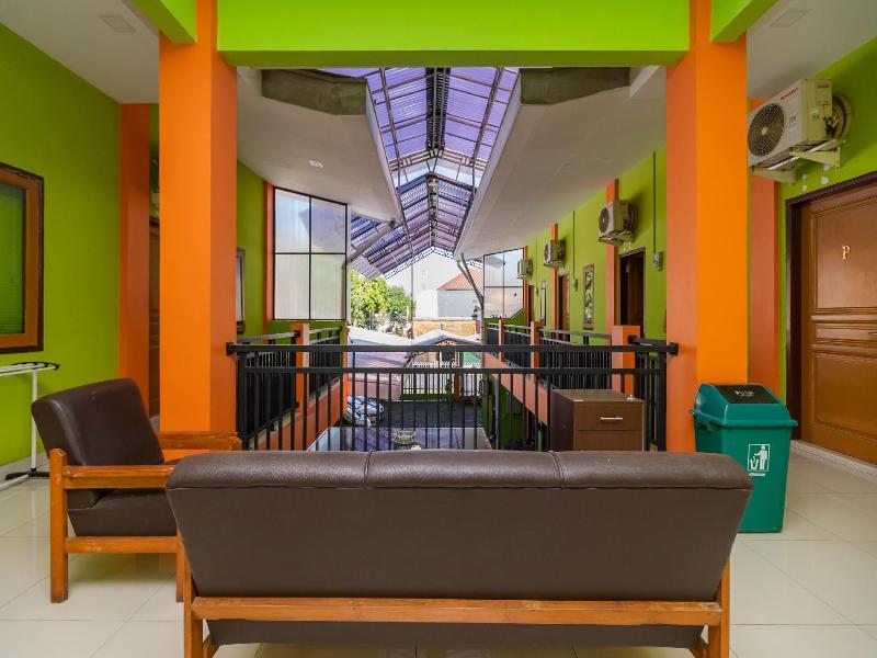 Formerly Reddoorz Near Kejaksan Station Cirebon 2