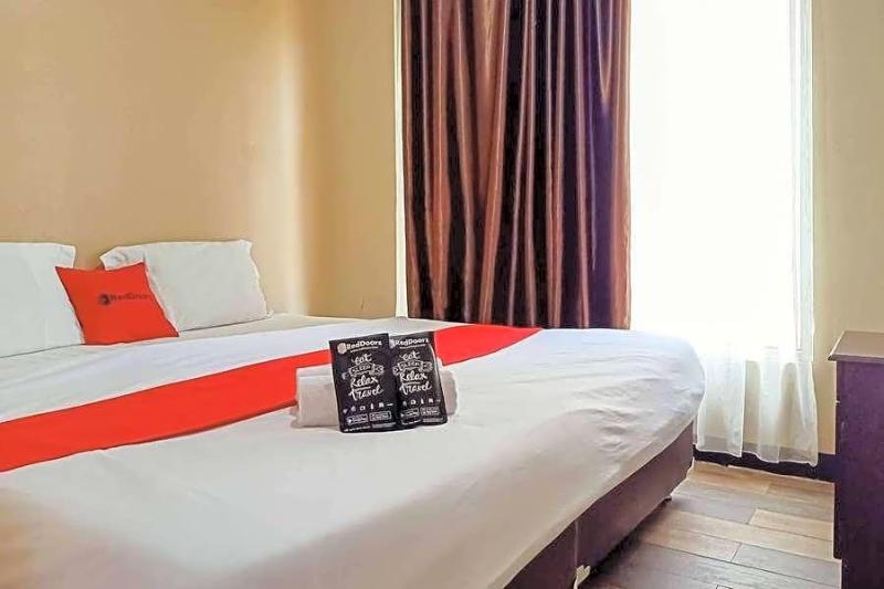 Formerly Reddoorz @ Hotel Putri Gading Bengkulu image