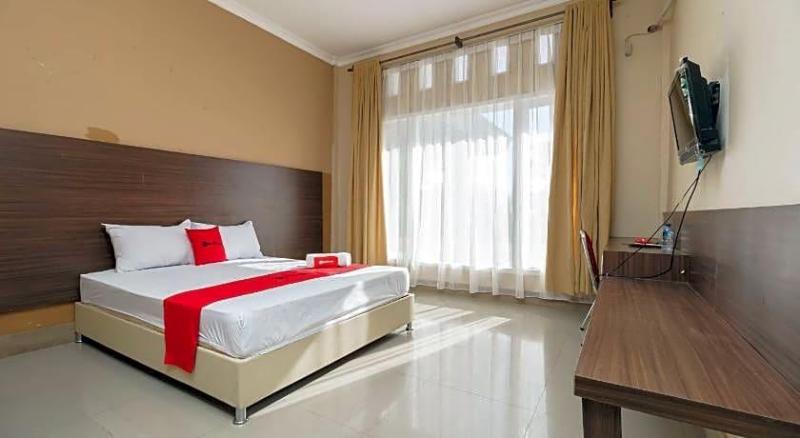 Formerly Reddoorz @ Hotel Putri Gading Bengkulu image