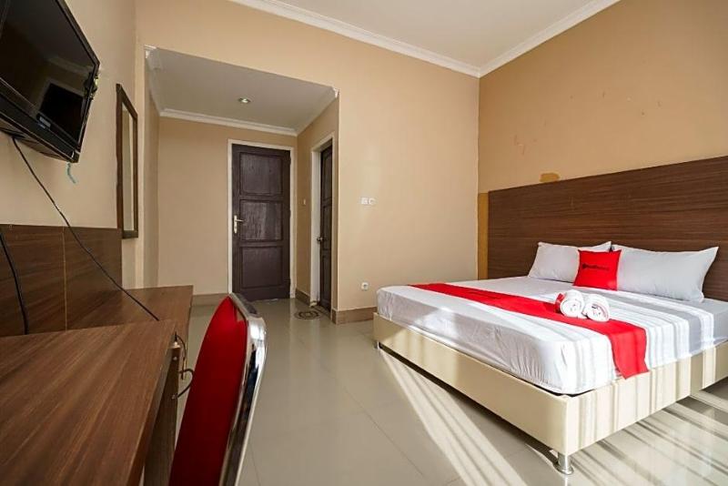 Formerly Reddoorz @ Hotel Putri Gading Bengkulu image