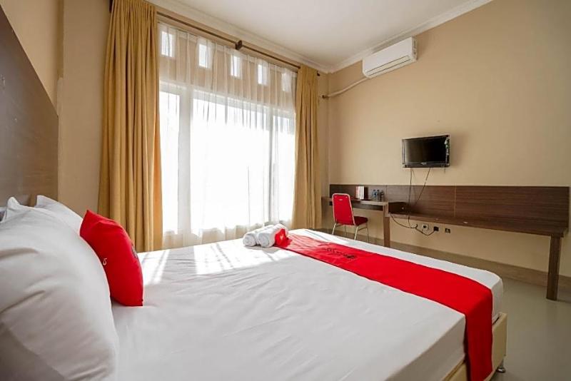 Formerly Reddoorz @ Hotel Putri Gading Bengkulu image