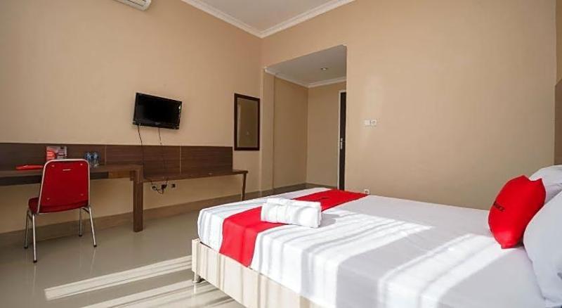 Formerly Reddoorz @ Hotel Putri Gading Bengkulu image