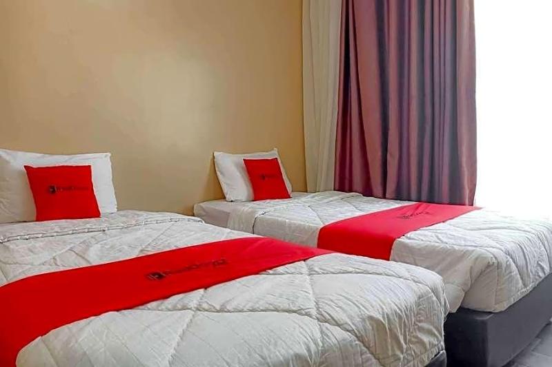 Formerly Reddoorz @ Hotel Putri Gading Bengkulu image