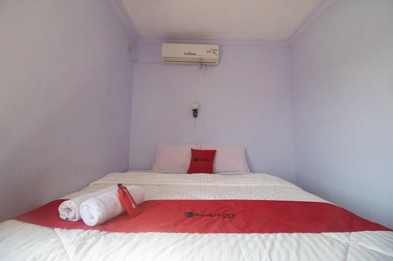 Formerly Reddoorz Near Pantai Boom image