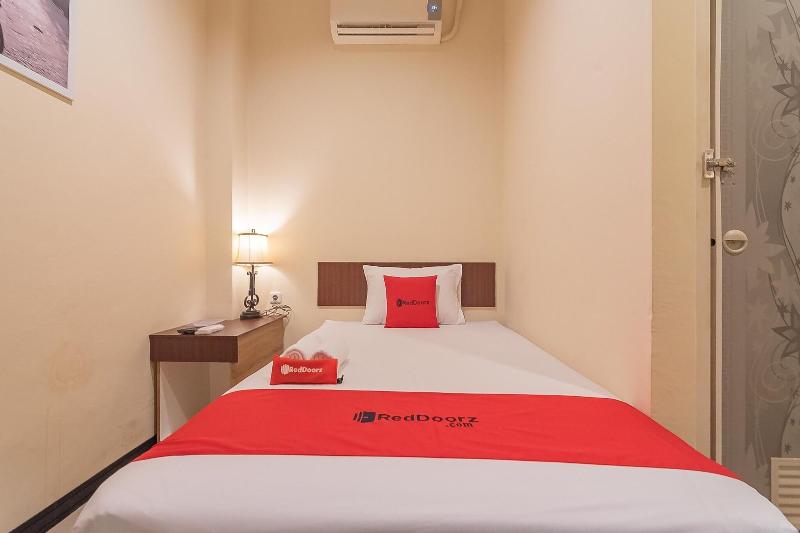 Formerly Reddoorz @ H. Agus Salim Street image