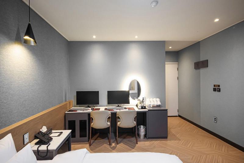 Aria Hotel image