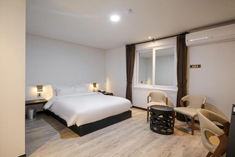 Aria Hotel image