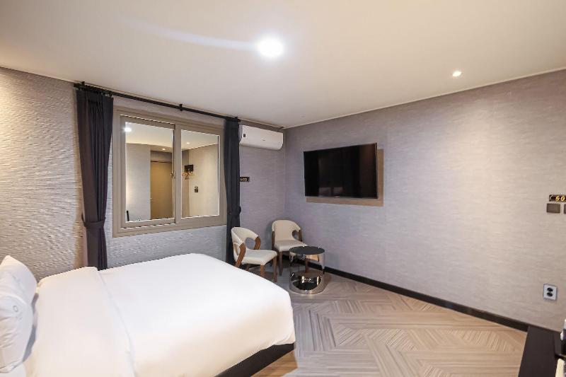 Aria Hotel image