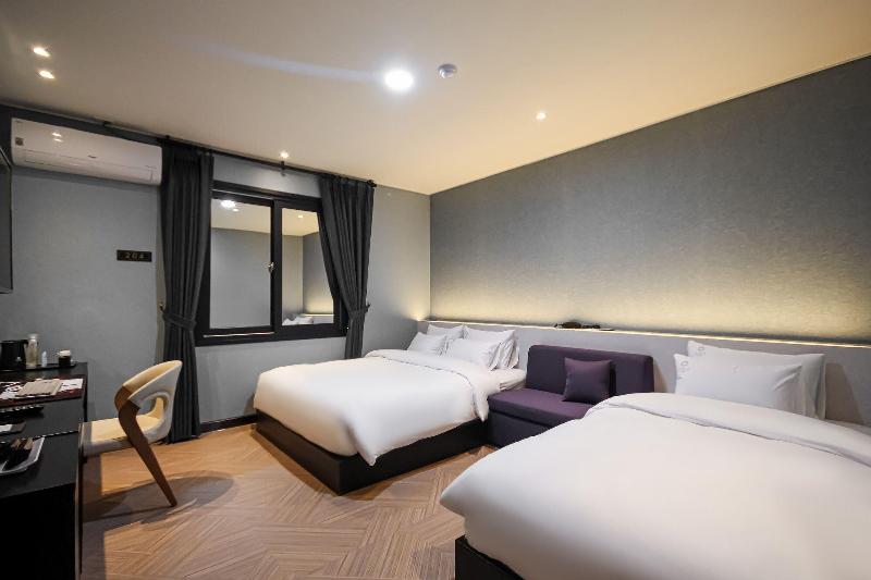 Aria Hotel image