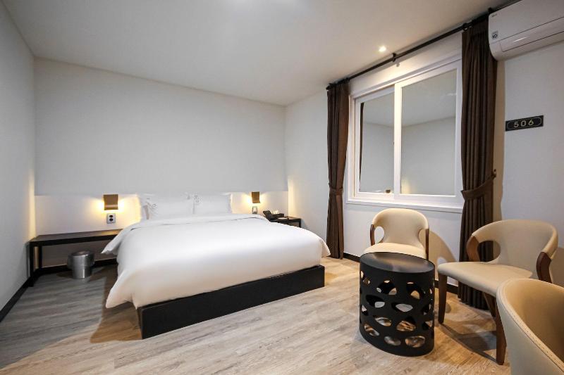 Aria Hotel image