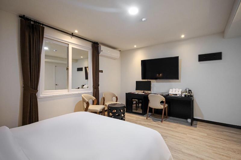 Aria Hotel image