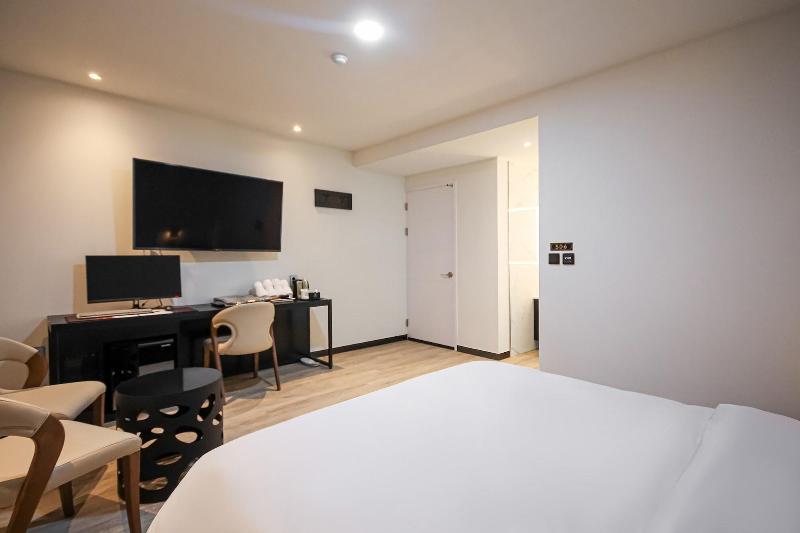 Aria Hotel image