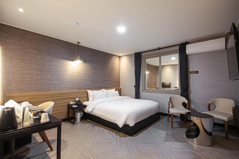 Aria Hotel image