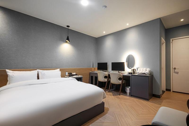 Aria Hotel image