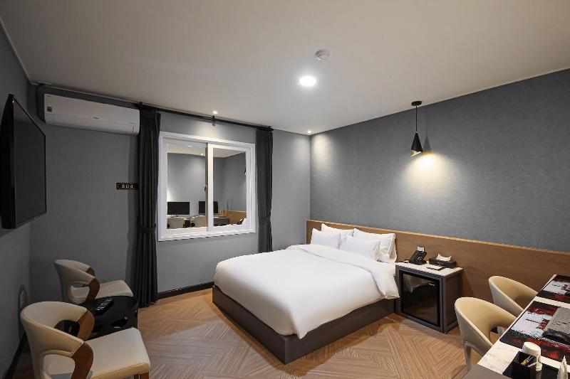 Aria Hotel image