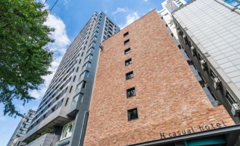 H hotel image