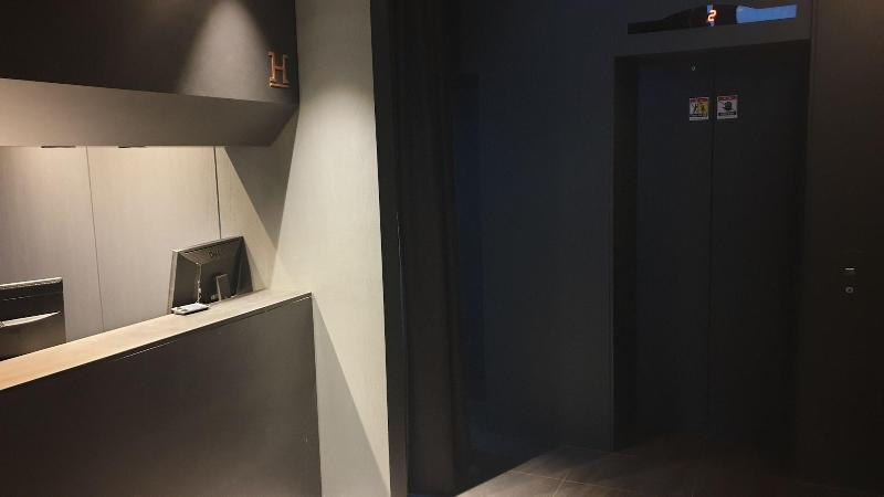 H hotel image