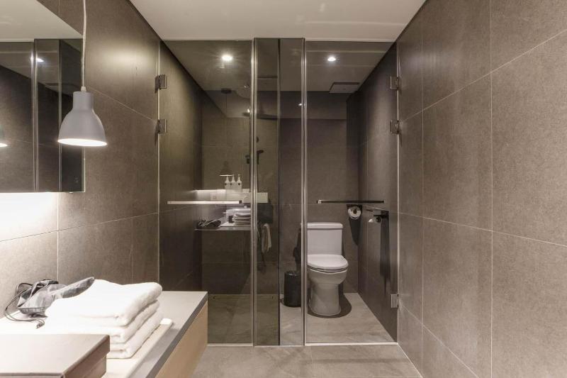 H hotel image