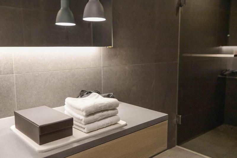 H hotel image