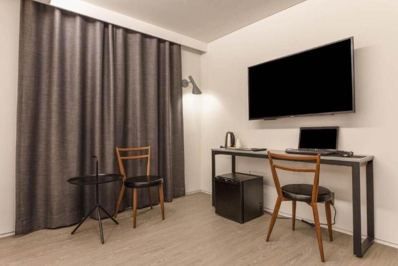 H hotel image