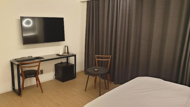 H hotel image